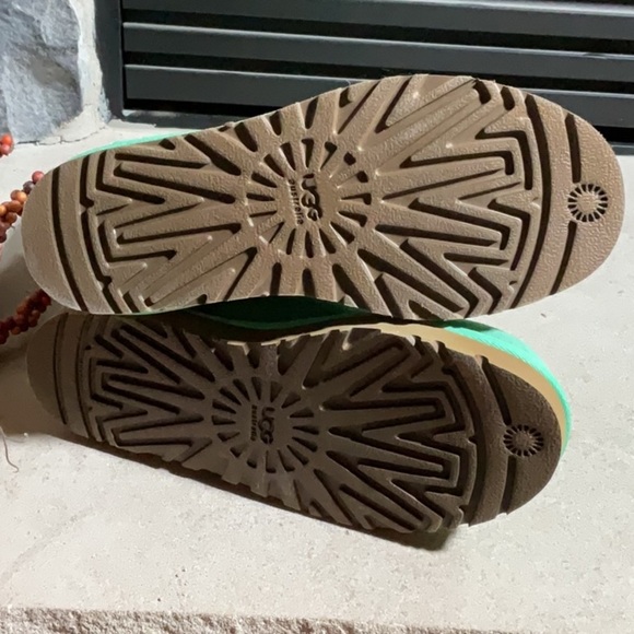 Ugg Bailey Seafoam Green Short Boots - Picture 2 of 3